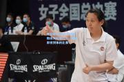开云体育:建业女助理教练为队员打气，备战即将到来的比赛
